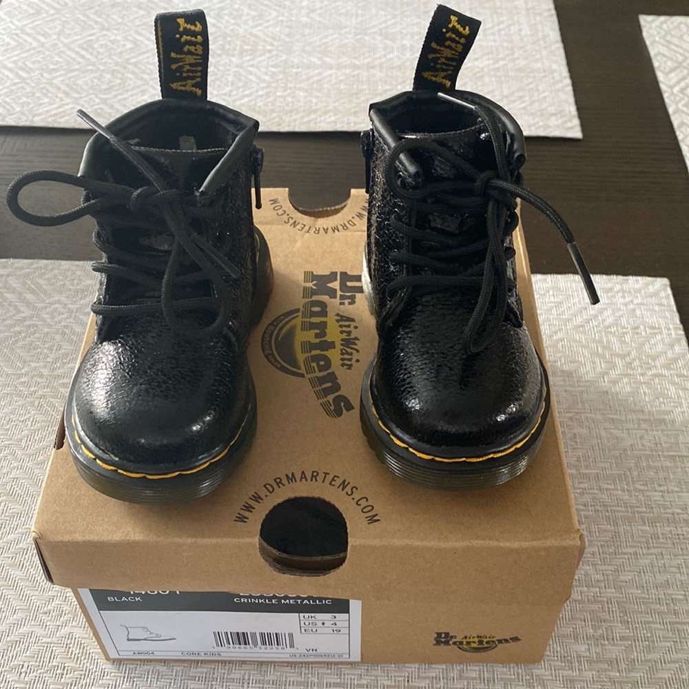 Dr. Martens baby boot